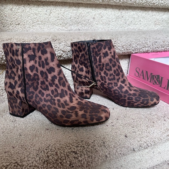 Leopard booties size 9.5 - Picture 2 of 3